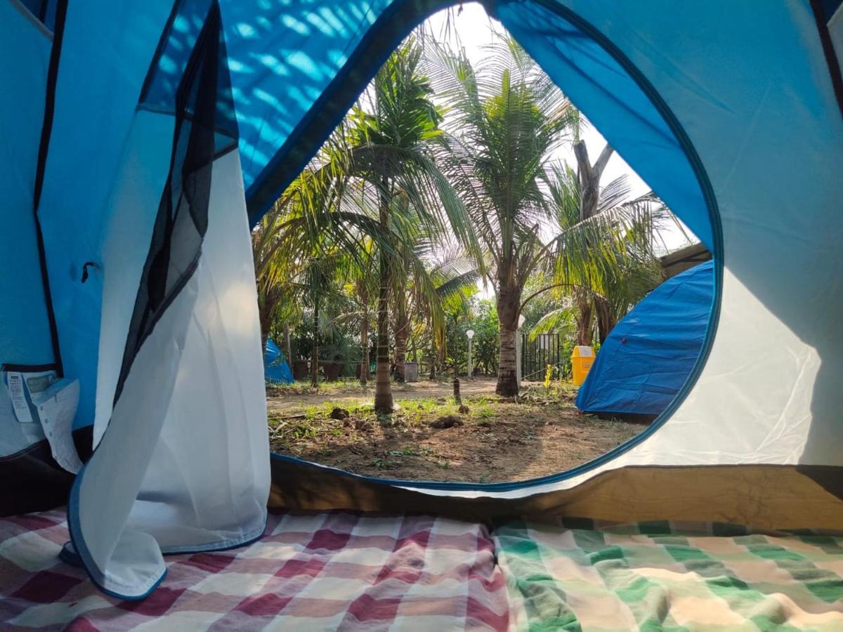 Whistling Waves Beach Resort Ānjarle Eksteriør bilde